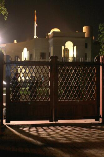 318846_263355577113637_1121352577_n_263355577113637