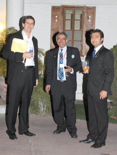 378279_263353900447138_519642684_n_263353900447138