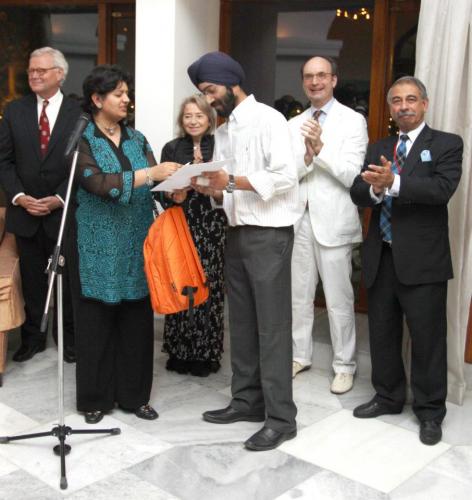 387135_263352410447287_1376667314_n_263352410447287