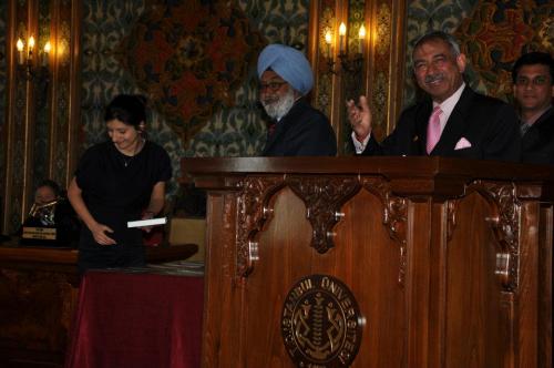 388143_262988613817000_1995085666_n_262988613817000