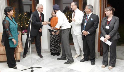 418261_263352447113950_1159522411_n_263352447113950