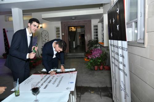 58864962_2192858457496663_709373145252888576_n_2192858450829997